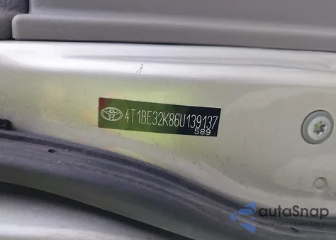 2006 Toyota Camry Le z USA, uszkodzony, nr VIN 4T1BE32K86U139137